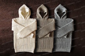 Новая линейка однотонных свитеров с капюшонами