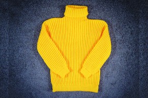 Яркие вязаные свитера